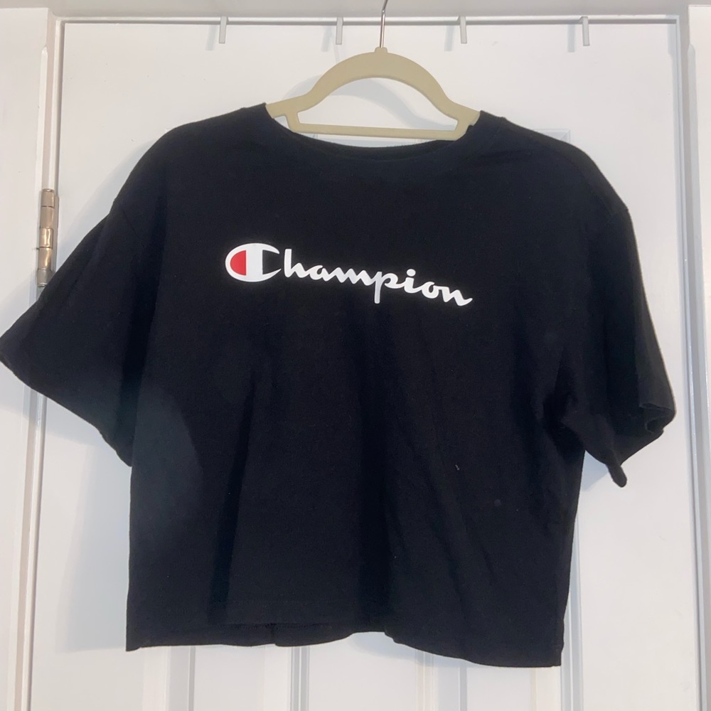 Cropped black champion tee